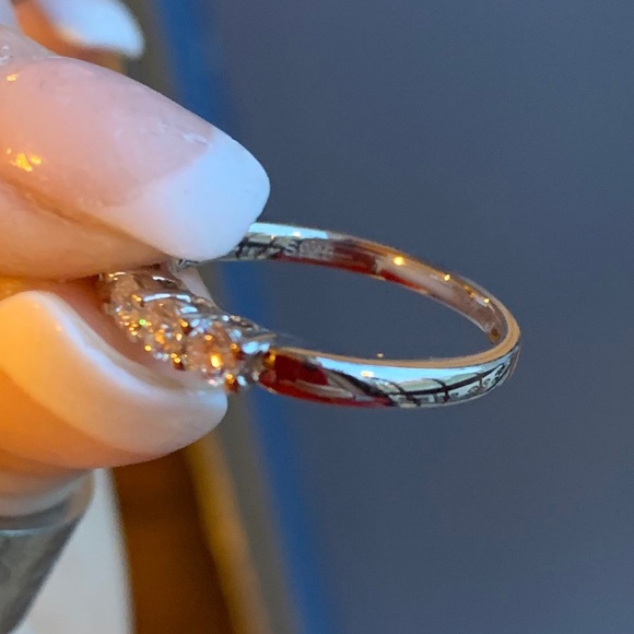 #6 “Live show listing” Brilliant white Moissanite band - Picture 4 of 5